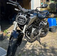 Der Frühling kommt, Honda CB125R wenig im Blumenthal - Farge Vorschau