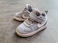 Nike Sneaker Babyschuhe 22 Kinderschuhe Grau Weiß Leipzig - Sellerhausen-Stünz Vorschau