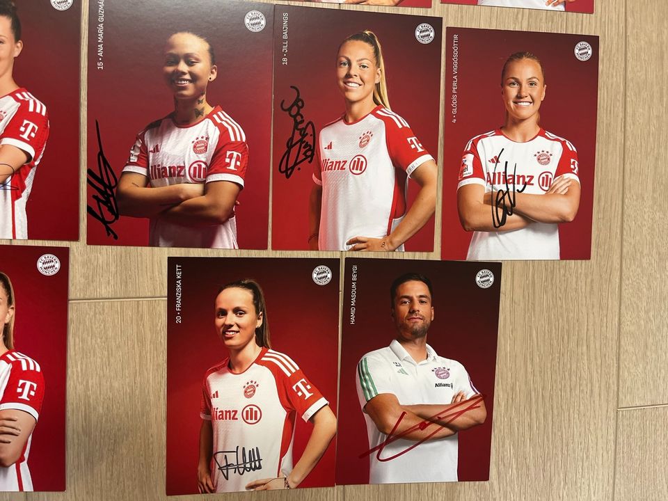 FC Bayern Autogrammkarten Saison 2023 / 2024 Frauen Fussball in Landshut