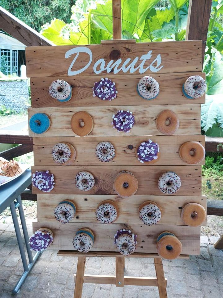 Donutwall Candy Bar mieten Donut Wall Donutwand Hochzeit in Schutterwald