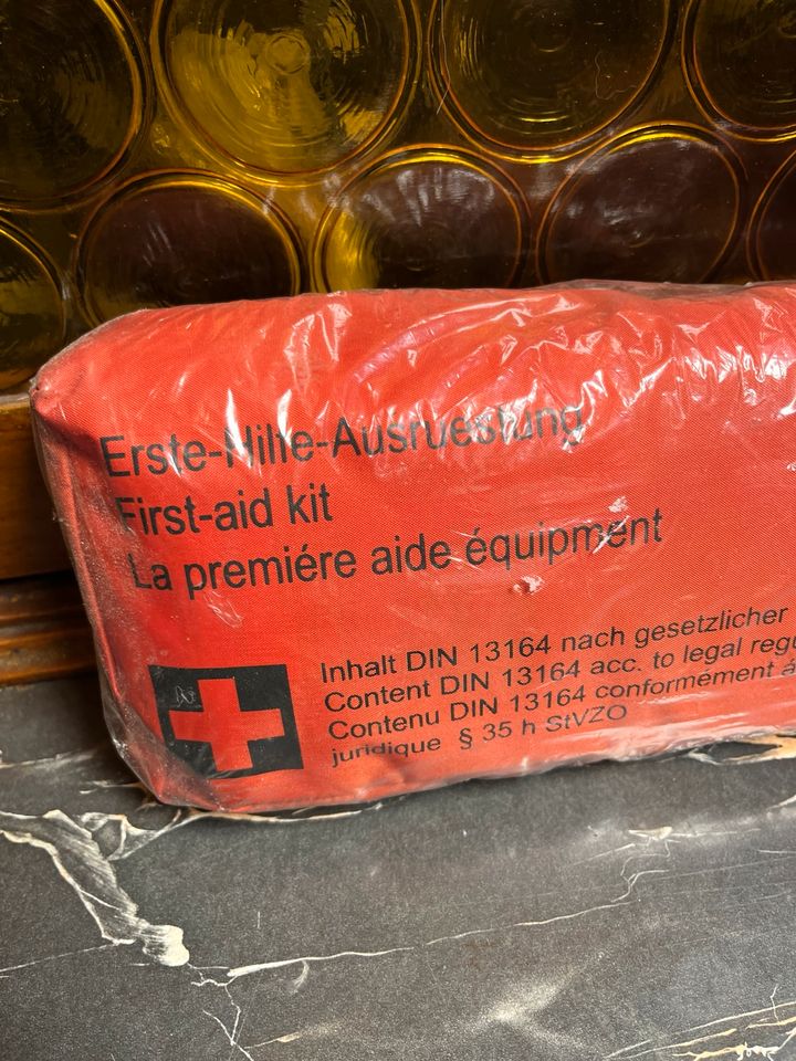 Porsche Erste Hilfe Set / First-aid kit Verbandskasten in Duisburg