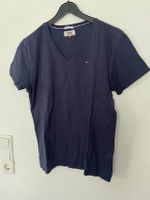 Tommy Jeans Hilfiger Shirt V-Ausschnitt Polo Hemd Regular Fit top Nordrhein-Westfalen - Altenbeken Vorschau