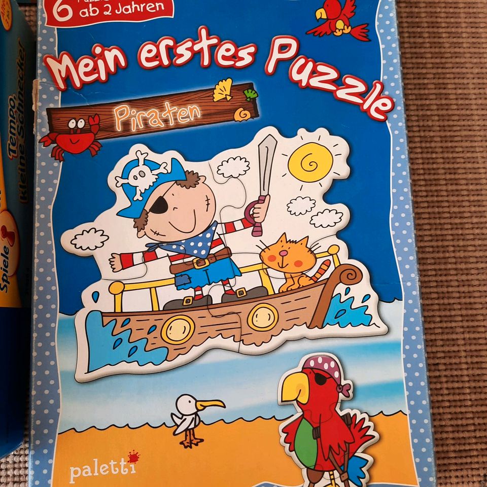 Diverse Spiele und Puzzle, wie das ABC, Mickey Mouse Puzzle usw. in Edling