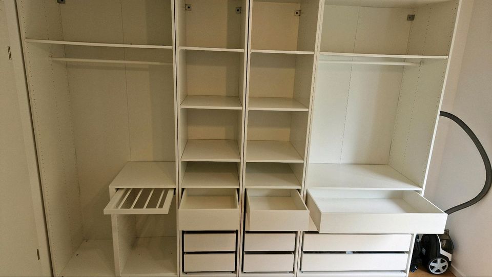 IKEA PAX Schrank günstig abzugeben in Maintal