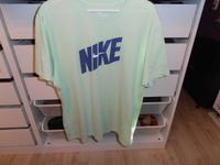 Nike T-Shirt Gr. XXL The Tee Neuwertig Niedersachsen - Bad Bevensen Vorschau