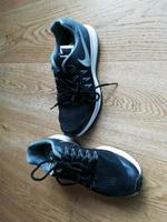Turnschuhe Nike Gr. 38 zoom Hessen - Butzbach Vorschau