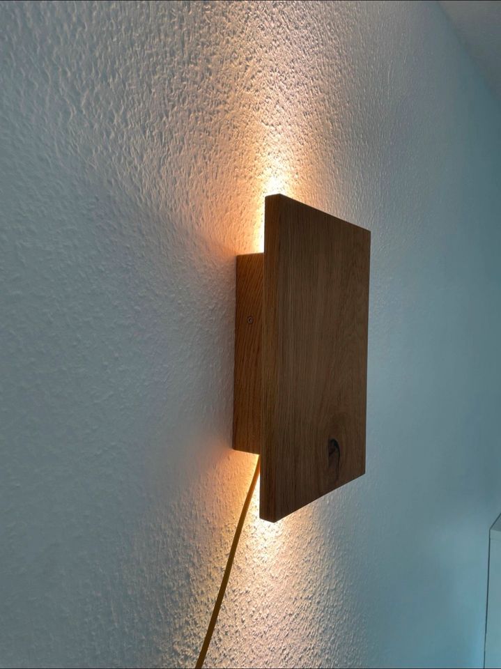 Wandlampe aus Holz in Ellerau 