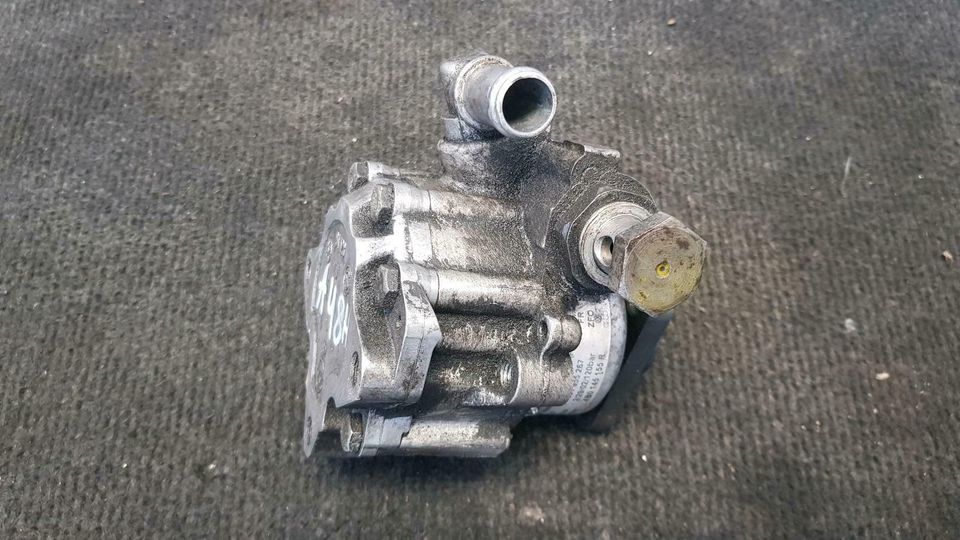 Audi A4 B6 8H 2.5 TDi Servopumpe Hydraulikpumpe Pumpe 4b0145155r in Hamburg