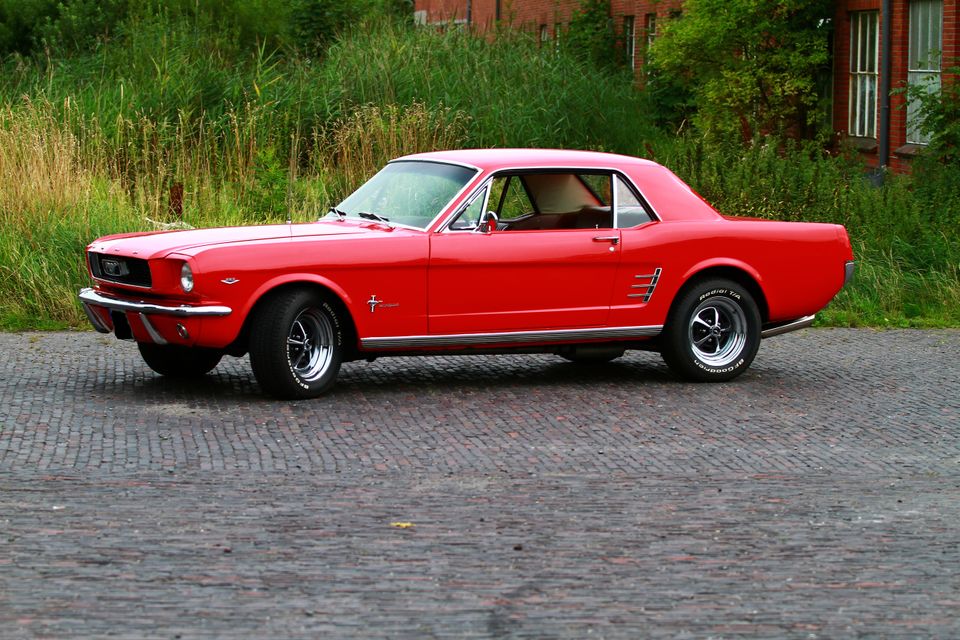 Ford Mustang V8 Coupe` "TÜV bis 08.2025" in Ihlow