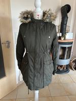 schöne Winterjacke mit Kapuze in Größe 34 von Amisu Dresden - Kauscha Vorschau
