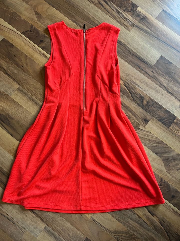 Rotes Kleid Pimkie in Düren