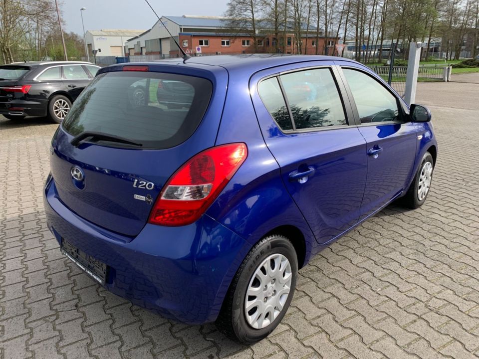 Hyundai i20 Edition + Tüv neu wenig KM in Papenburg