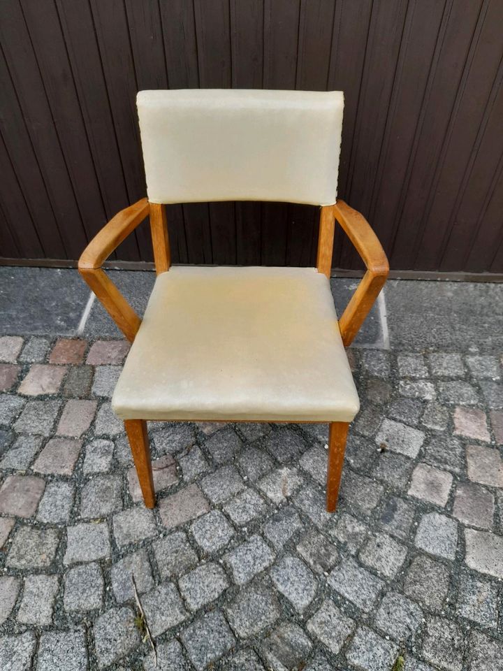 Alter Bürostuhl - Sessel mit Armlehnen in Hirschfeld b Zwickau