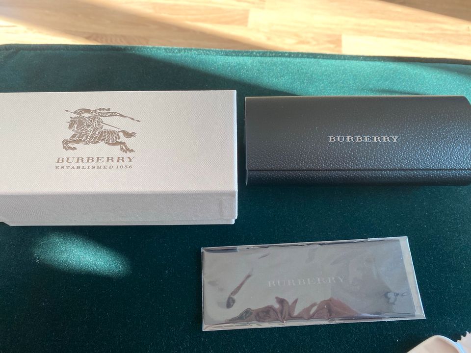 Sonnenbrille Burberry in Offenbach