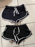 2 Shorts kurze Sporthosen Größe S Hessen - Lahnau Vorschau