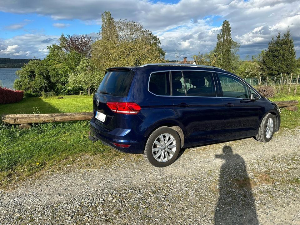 VW Touran • 190 PS• DSG • Massagesitz • Apple Car•Keyless Go in Konstanz