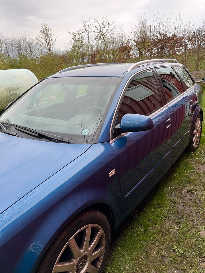 AUDI A4 S-line Ausstattung in Rehna