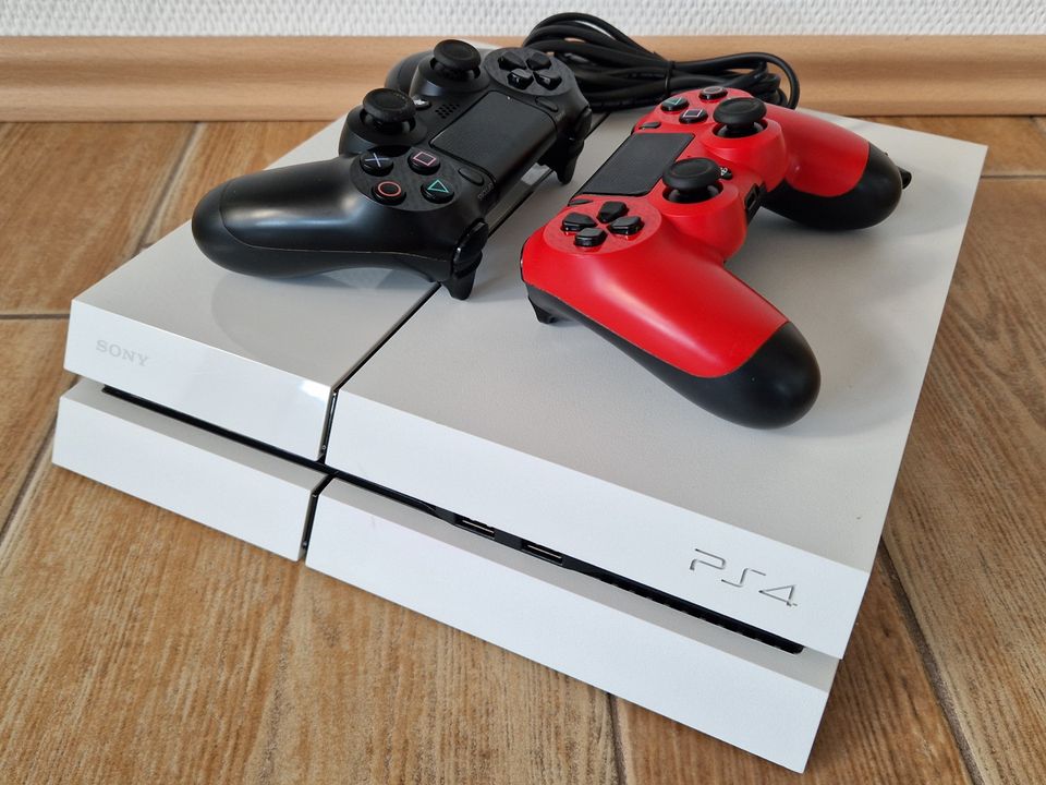 PlayStation 4 Konsole 1TB, weiß, CUH-1116A, mit 2 Controllern in Fulda