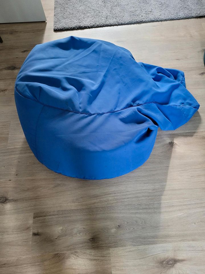 Sitzsack blau. Gefüllt mit leichtem Material in Dormagen