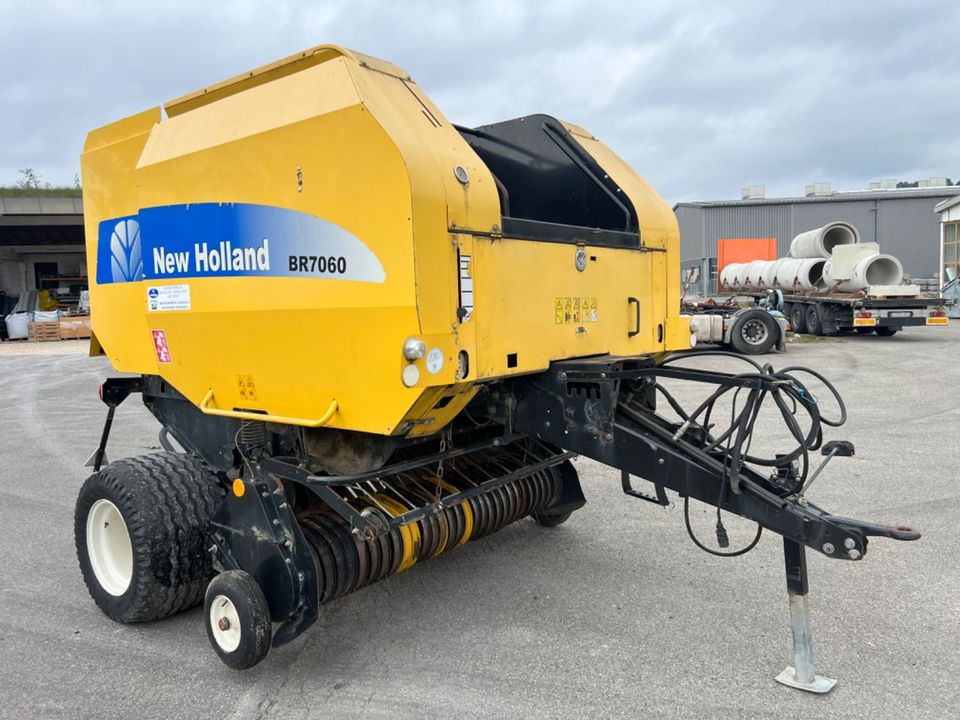 New Holland Rundballenpresse BR7060 in Aldingen