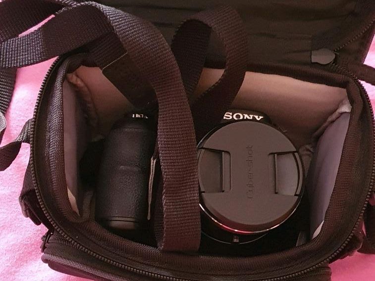 Sony Kamera  Cyber-shot DSC-H200 - Schwarz mit Tasche in Braunschweig