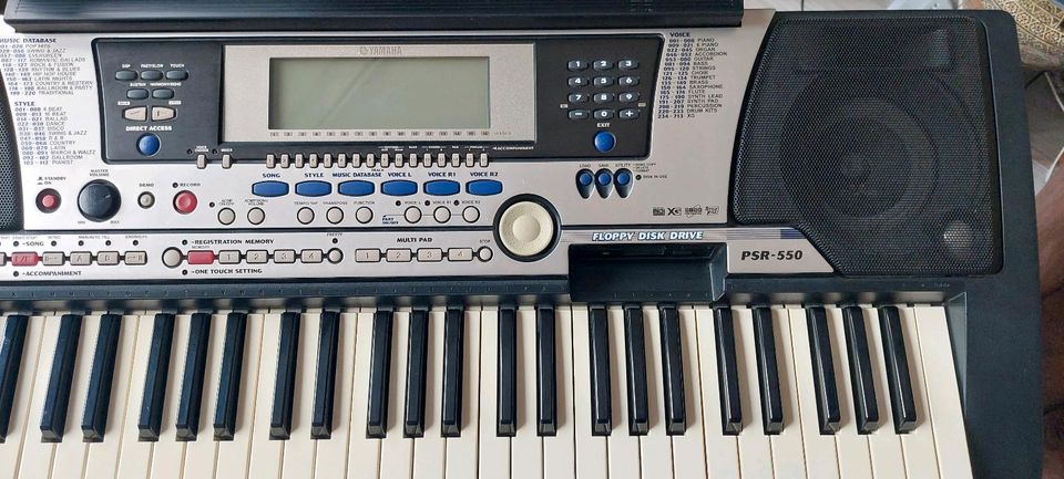 Keyboard Yamaha PSR-550 in Olpe