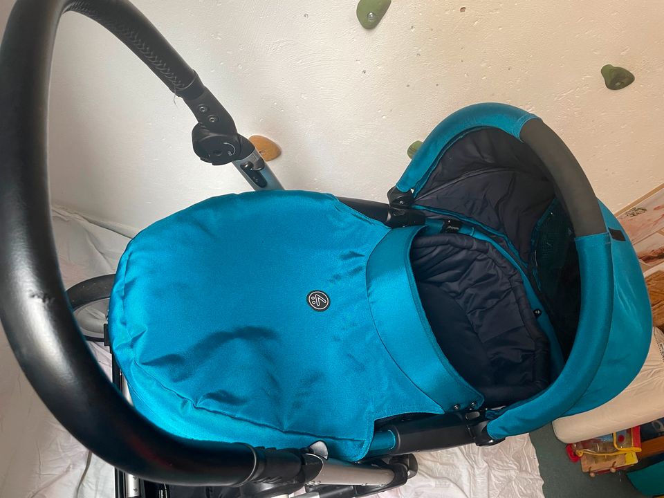 Mutsy Evo Kinderwagen (mit Babywanne und Buggy) in Berlin