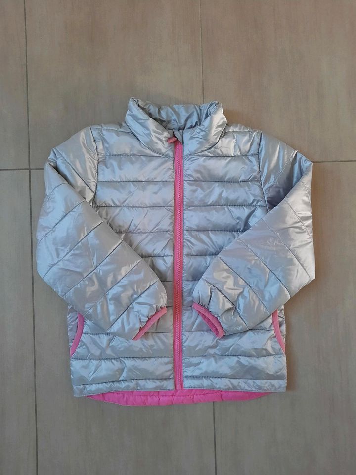 H&M Sport Steppjacke Mädchen Gr. 116 silber in Schwandorf