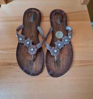 Flipflops von 'Capelli New York' Größe 39 ( US 8) neuwertig Hessen - Kelsterbach Vorschau