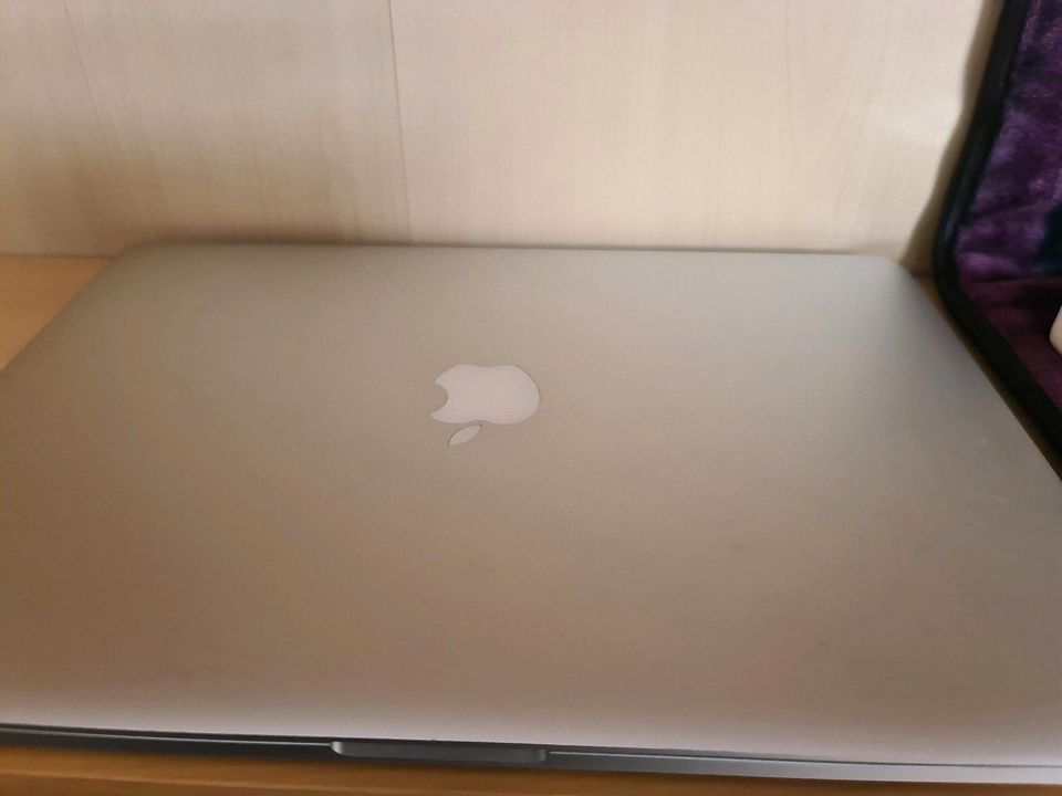 Apple Macbook Pro 10.1 Model A1398 - i7 + Apple Pro Maus + Tasche in Braunschweig