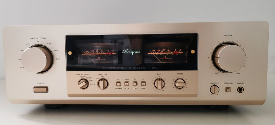 ACCUPHASE E-306V Vollverstärker. Phono-Modul AD-10! Original FB. in Dresden