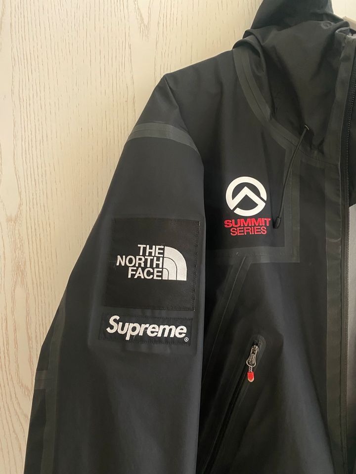 The North Face / Supreme Summit Series in Edewecht