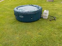 Whirlpool mit Abdeckung Nordrhein-Westfalen - Everswinkel Vorschau