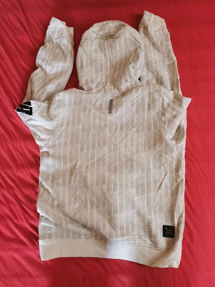 Nike AIR Kapuzen Pullover Gr. S weiß in Müglitz