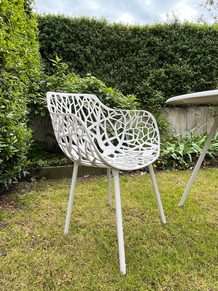 Designer-Gartenstühle „Forest“ mit Tisch und Stuhlauflagen in Dormagen
