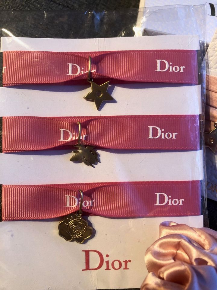 Dior Geschenkset Haargummi Armband Beautyset Neu in Aurich