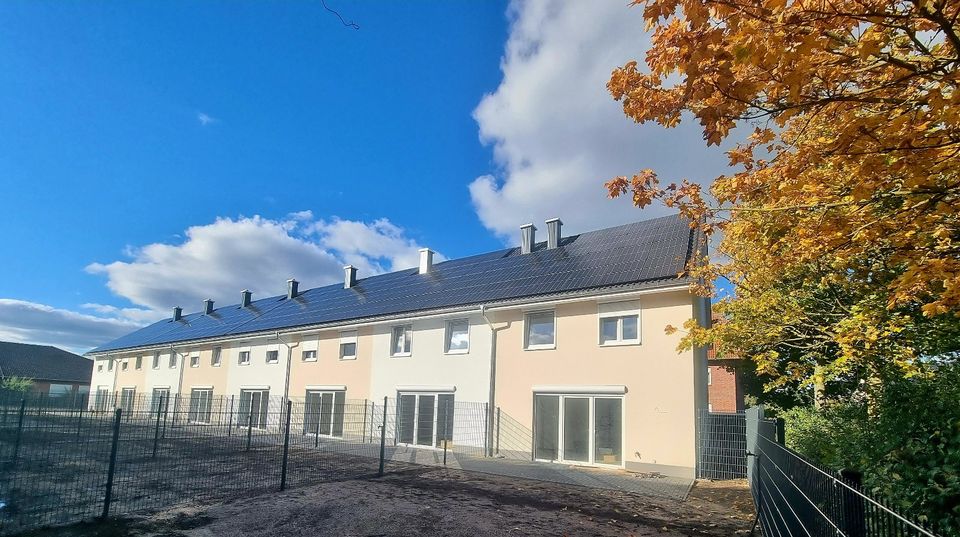 Neu errichtetes Reihenhaus in der Eichenallee 2, 100 m² mit Carport in Salzwedel