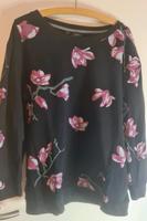 Pullover schwarz mit Blumen Gr 44/46 Niedersachsen - Nienburg (Weser) Vorschau