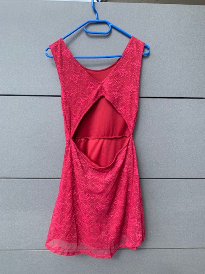Jennyfer Kleid Gr. M rot mit Spitze wie neu in Stuttgart