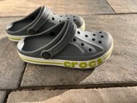 Crocs Gr J1 32/33 grau / grün Hessen - Gudensberg Vorschau