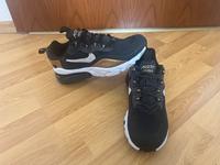 Nike Air 270 react Sportschuhe Gr. 38,5 Niedersachsen - Osnabrück Vorschau