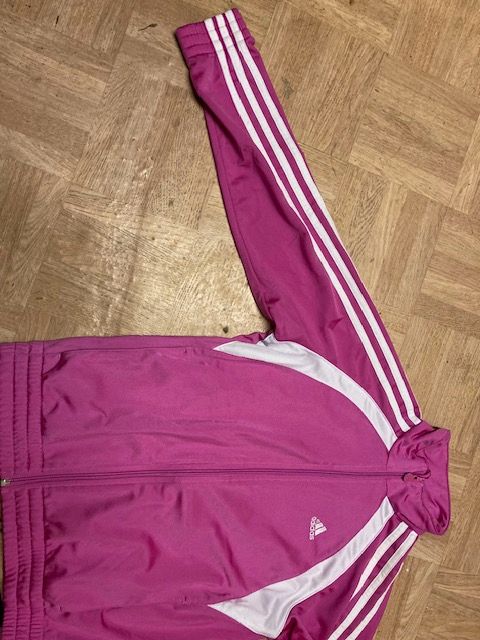 Bequemer Damen-Trainingsanzug von Adidas, Gr. XS, pink-schwarz in Limburg