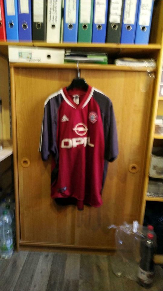 Sammlung Bayern Trikot Originalware in Neunburg