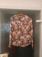 Bluse von e d c Gr. XS beige mit Blumen, Rüschen im Vorderteil Sachsen-Anhalt - Merseburg Vorschau