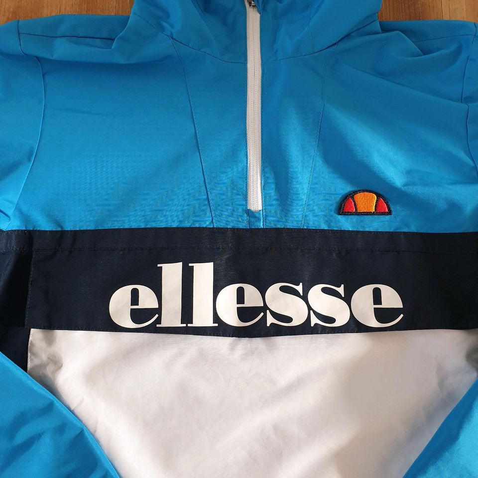 Hoodiejacke von Ellesee in Tessin