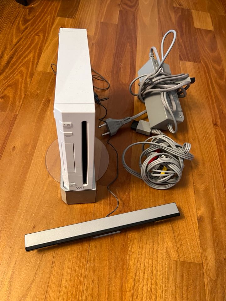 Eine Wii mit 13 Spielen und Zubehör in Hagen