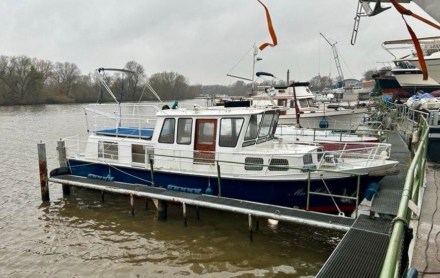 **Alu Verdränger - sehr schönes Motorboot** in Hamburg