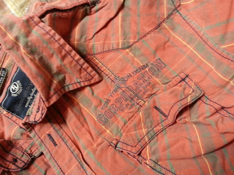 2 farbenfrohe Tom Tompson Hemden Größe XL in Osterholz-Scharmbeck