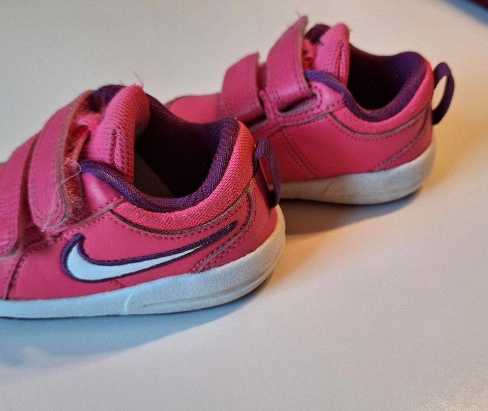 Nike Sneaker Turnschuhe pink Baby Mädchen Gr. 21 in Herne