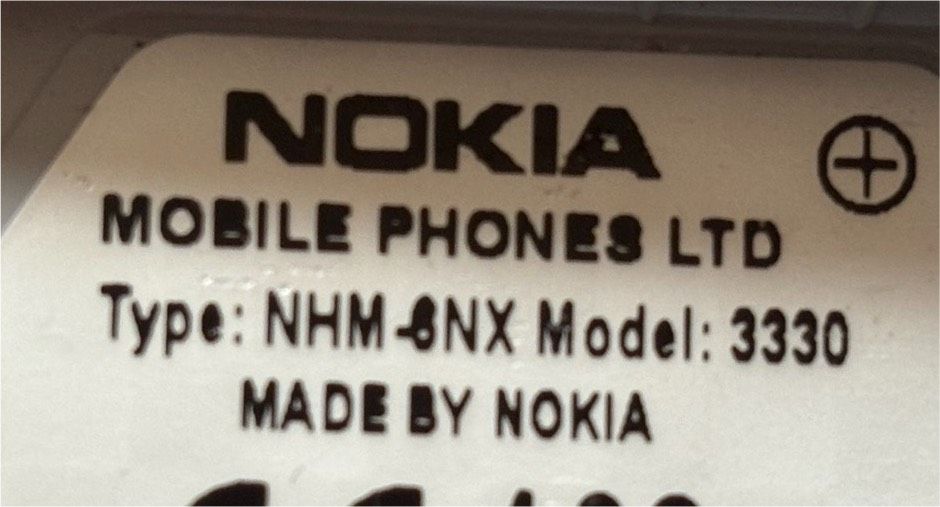 Nokia 3330 mit Ladegerät in Kiel